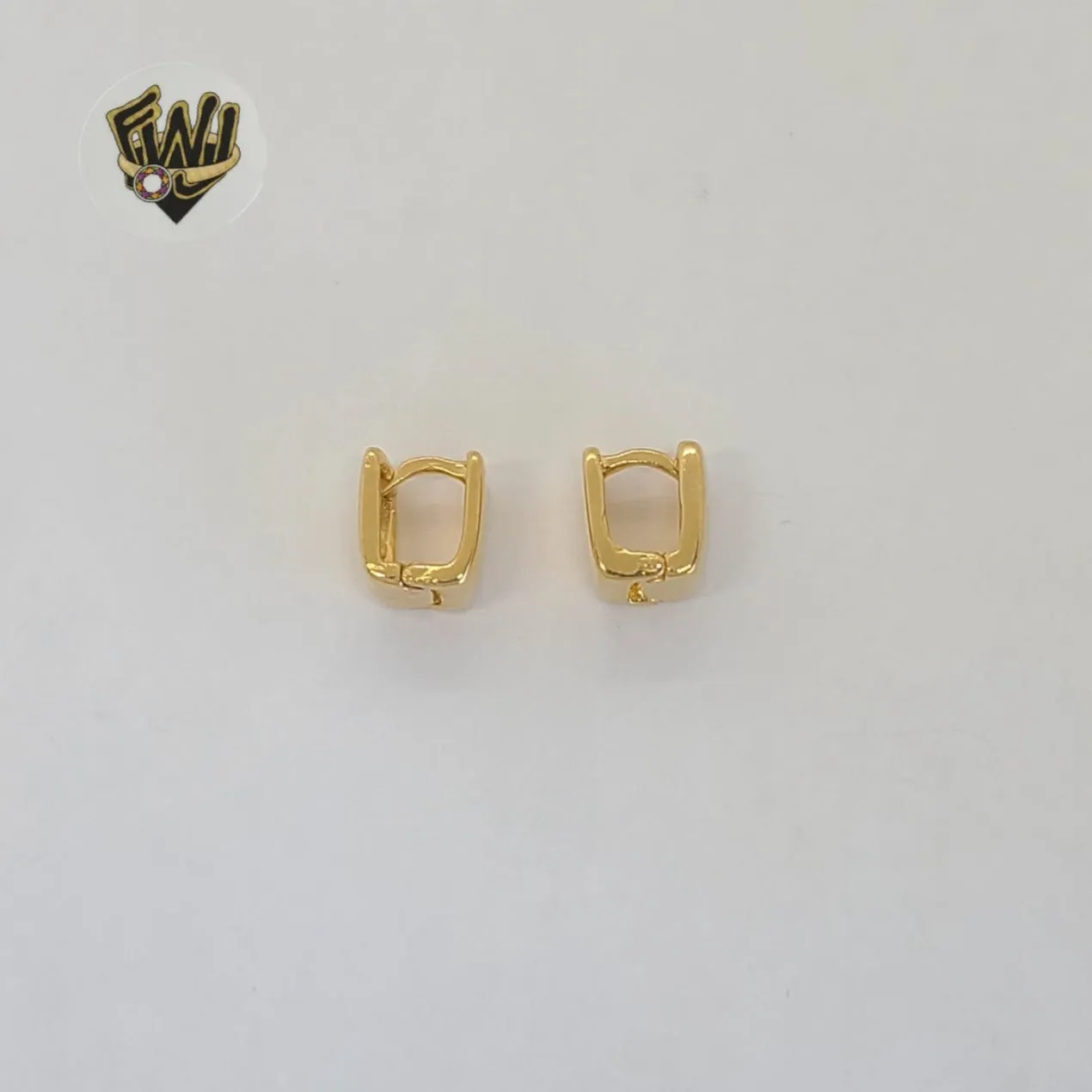 (1-2638-3) Gold Laminate - Plain Square Huggies - BGF
